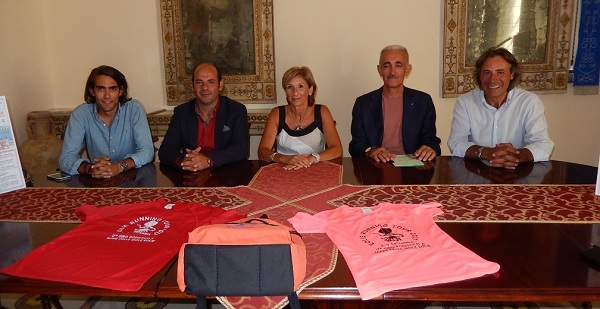 tavolo-conferenza-stampa-comune-di-lipari-dino-crisafulli-nunzio-scolaro-ersilia-pajno-costantino-crisafulli-e-igor-fedele